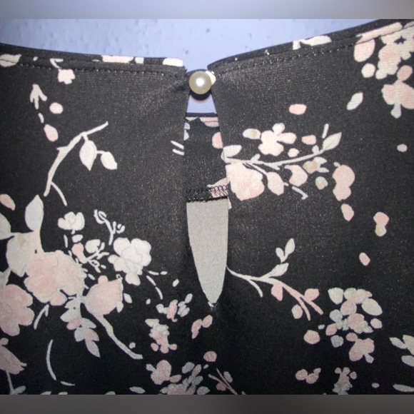 Women’s Karl Lagerfeld floral blouse 1X - Picture 10 of 10